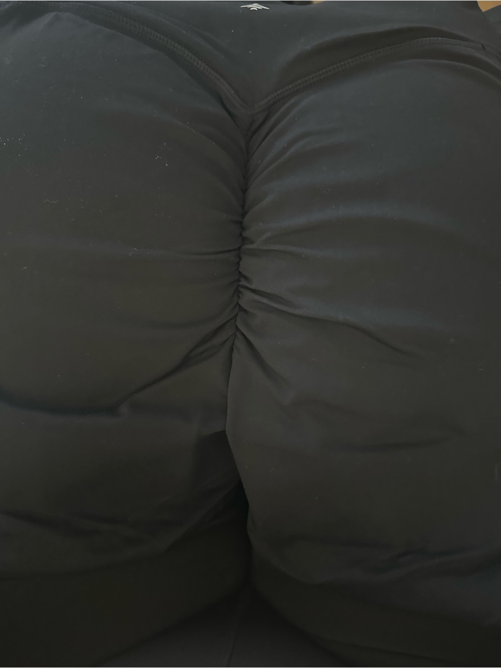 Halara Black Scrunch Seam Leggings w booty padding.